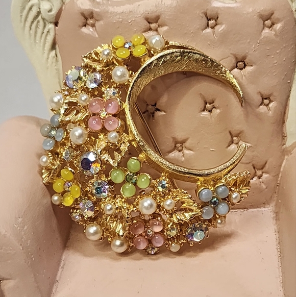 ART Pepper Floral Crescent Gold Brooch - Picture 2 of 10